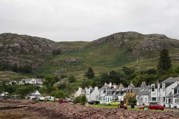 How to find a holiday rental in the Scottish Highlands with access to wildlife reserves?